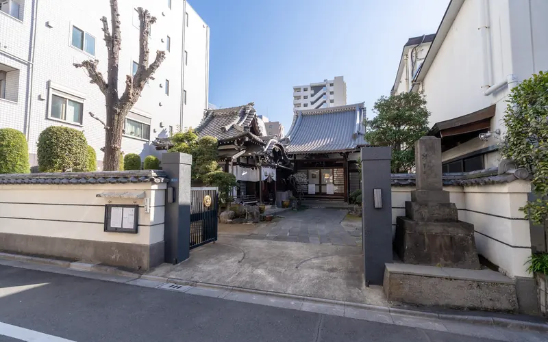 経王寺三光洞の寺の入口(門前)