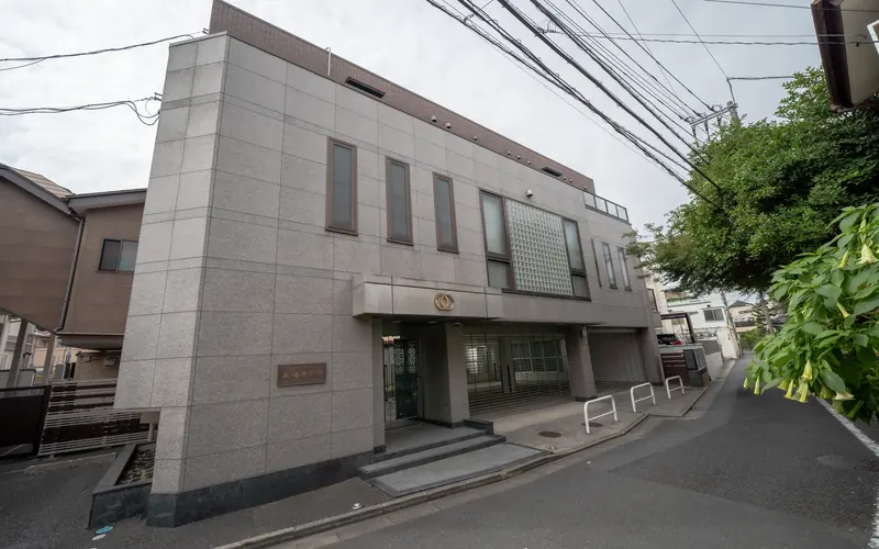 正徳寺会館の会館の外観(斜め)