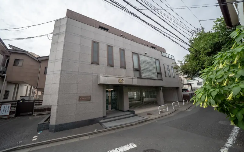 正徳寺会館の会館の外観(斜め)