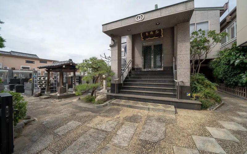 正徳寺会館の本堂の外観