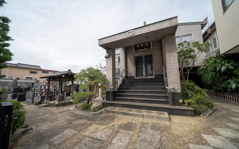 正徳寺会館の本堂の外観(別角度)