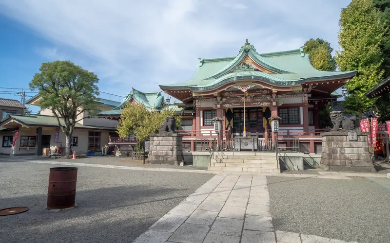 燈明寺(明聖会館)の境内の社殿(正面)