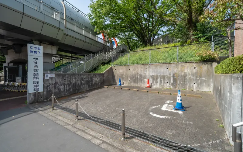 やすらぎ会館の駐車スペース(車椅子表示)