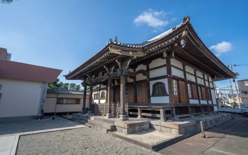 妙源寺正覚会館の本堂（側面）