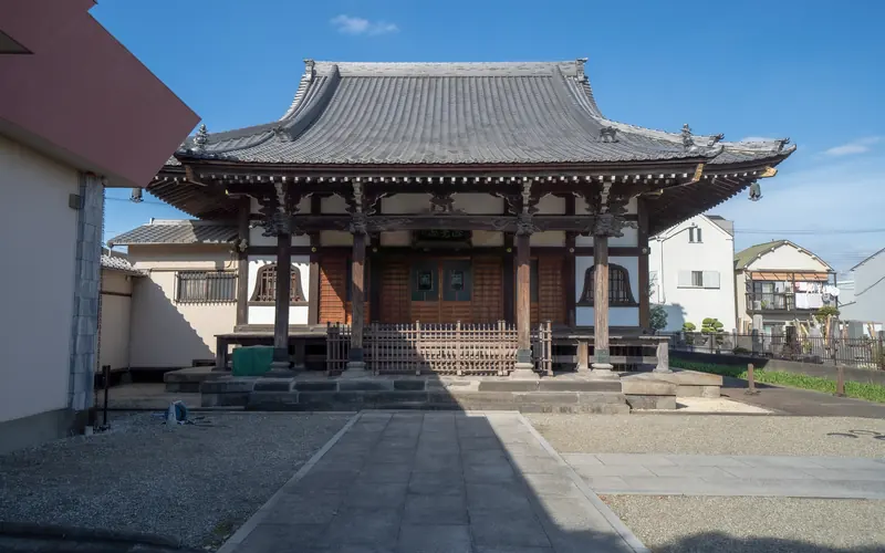 妙源寺正覚会館の本堂（正面）