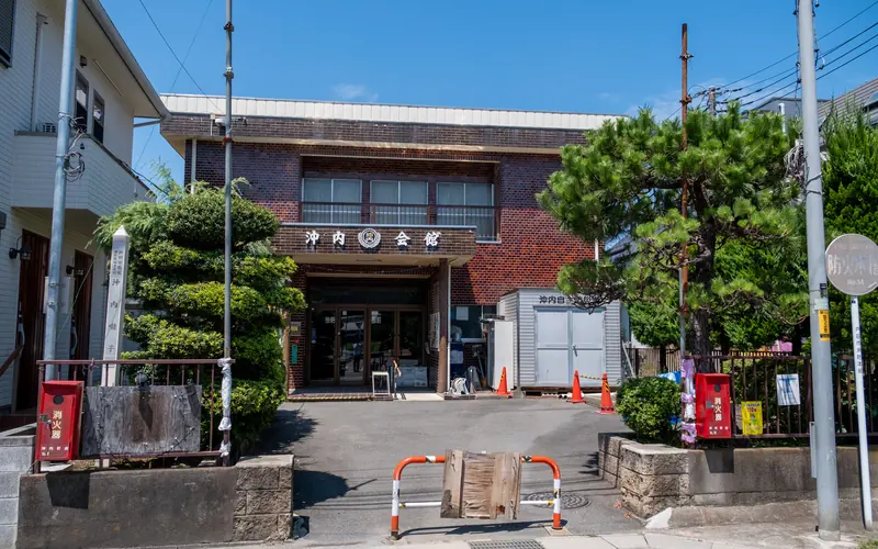 沖内会館の道路側からの外観（別カット）