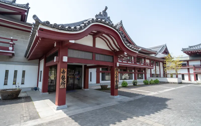 増上寺の寺務所の入口(別カット)