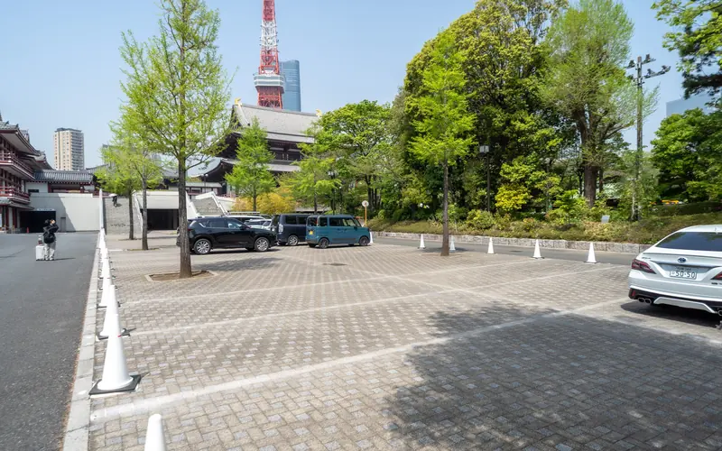 増上寺の駐車場（広場側）