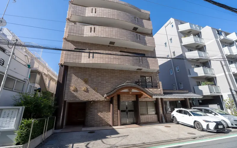 應慶寺の建物の外観(左から)