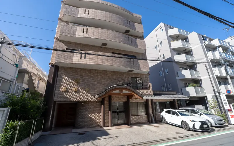 應慶寺の建物の外観(左から)