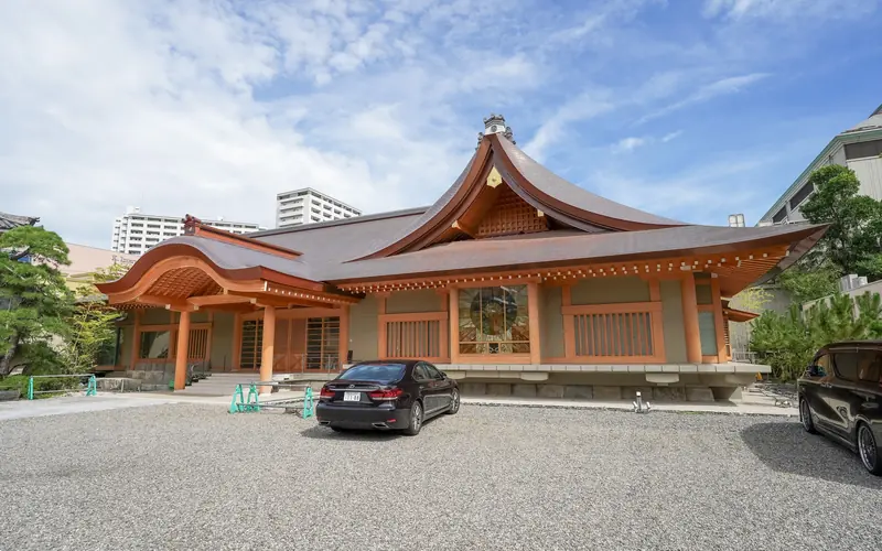 霊巌寺の新館の外観