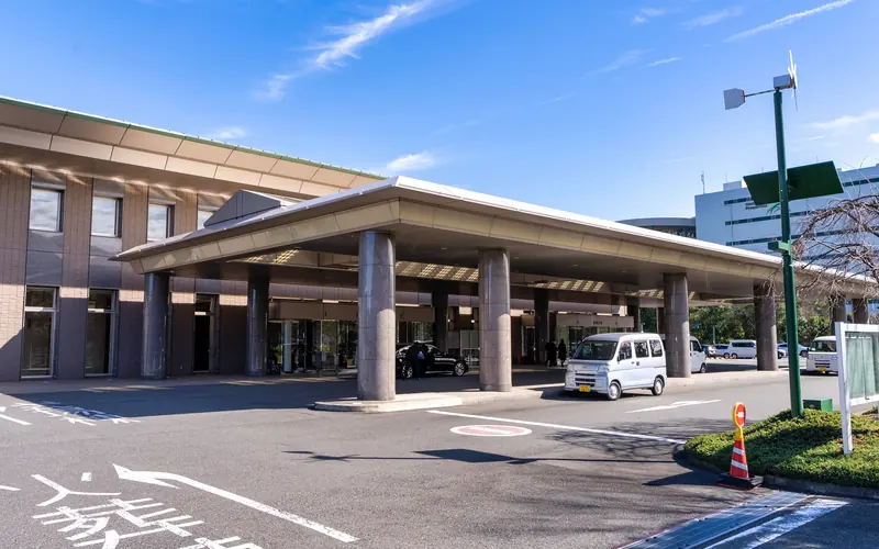 臨海斎場の車寄せの外観