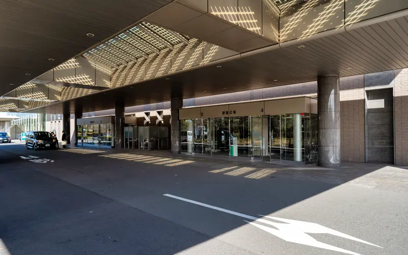 臨海斎場の玄関前の車寄せ