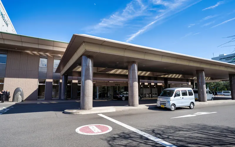 臨海斎場の車寄せの屋根