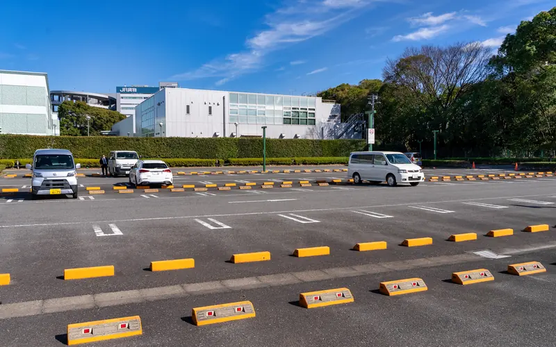 臨海斎場の駐車場（車止め側）