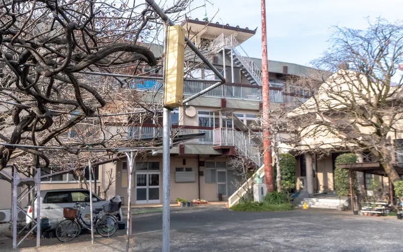 了然寺会館の建物の外観(境内から)
