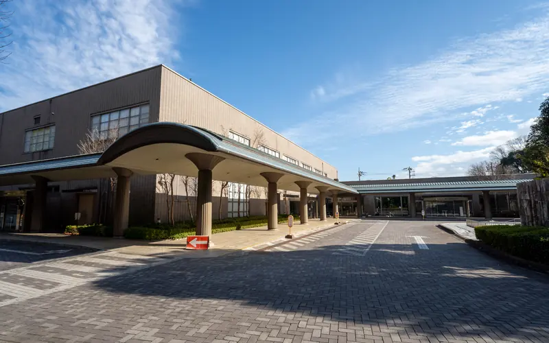 相模原市営斎場の建物の外観(正面)