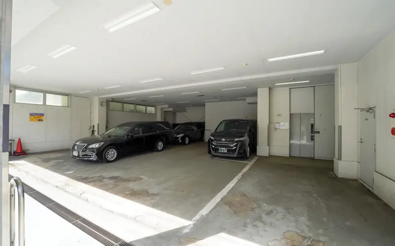 サポートセンター江東の1階の車庫
