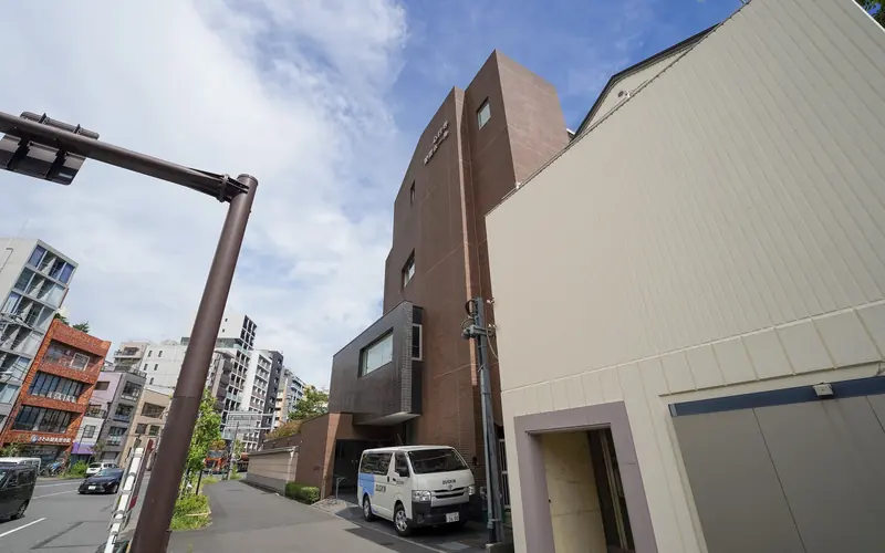 心行寺双葉ホールの道路からの建物