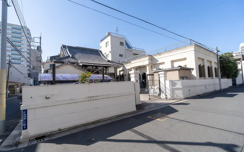 眞福寺の建物の外観(塀沿い)