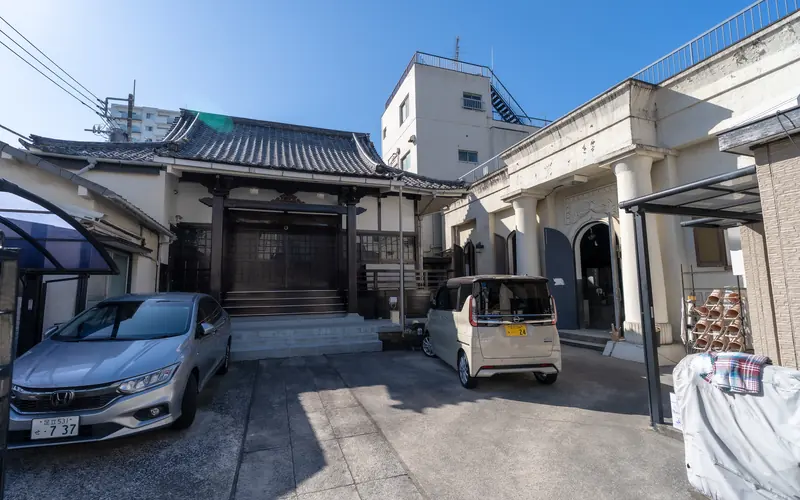 眞福寺の本堂と境内