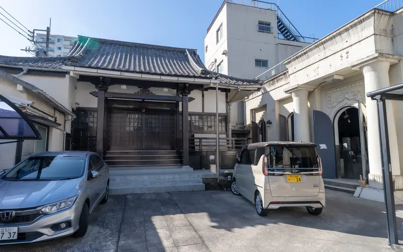 眞福寺の本堂と境内