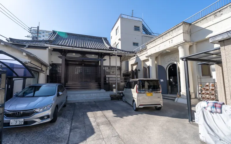 眞福寺の本堂と境内