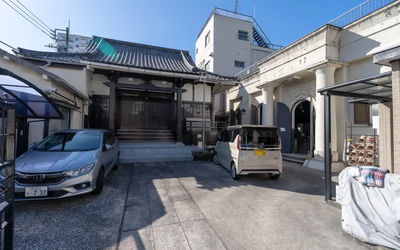 眞福寺の本堂と境内