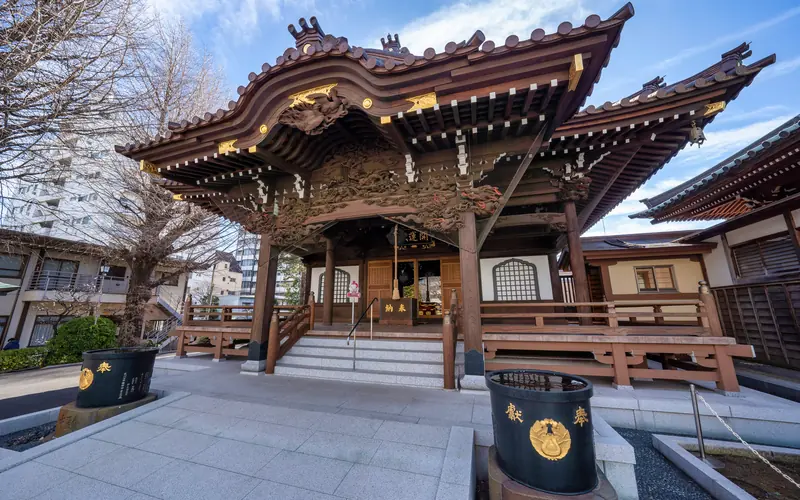 正覚寺 実相会館/たちばな会館の本堂(右前から)