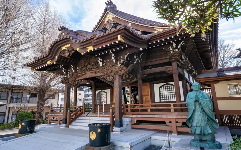 正覚寺 実相会館/たちばな会館の本堂(左斜めから)
