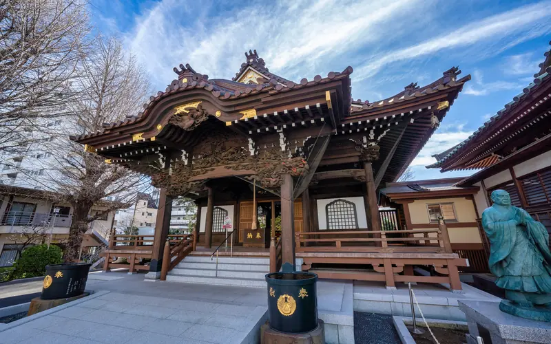 正覚寺 実相会館／たちばな会館の本堂（左斜め・全景）