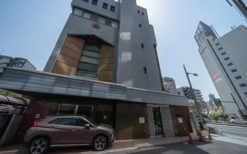 善林寺の建物の外観(見上げ)