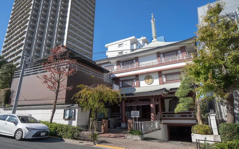 宗慶寺の建物の外観(やや寄り)