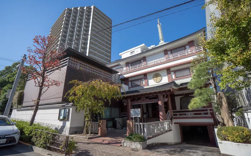 宗慶寺の建物の外観(左から)