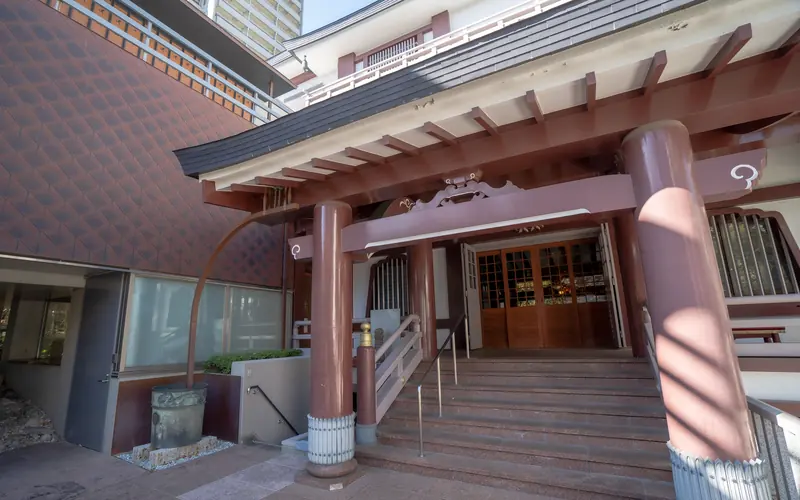 宗慶寺の本堂入口(階段)