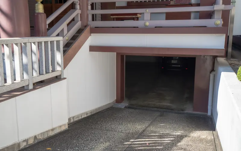 宗慶寺の地下への車路