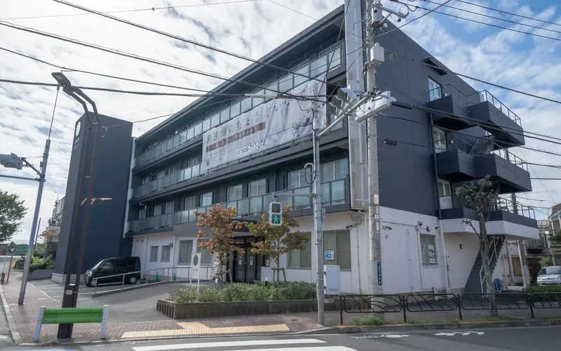 想送庵カノンの建物の外観(右斜め)