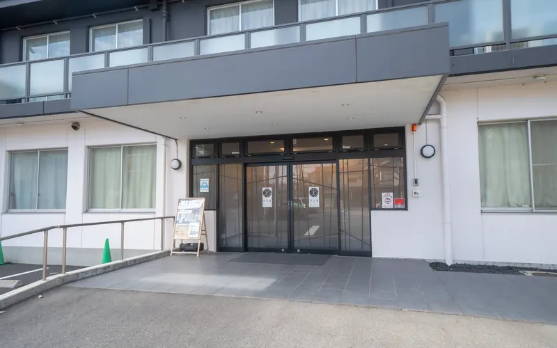 想送庵カノンの入口の自動ドア