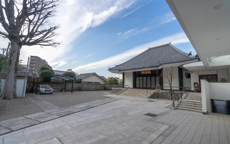 高徳寺 新井白石記念ホールの境内と本堂