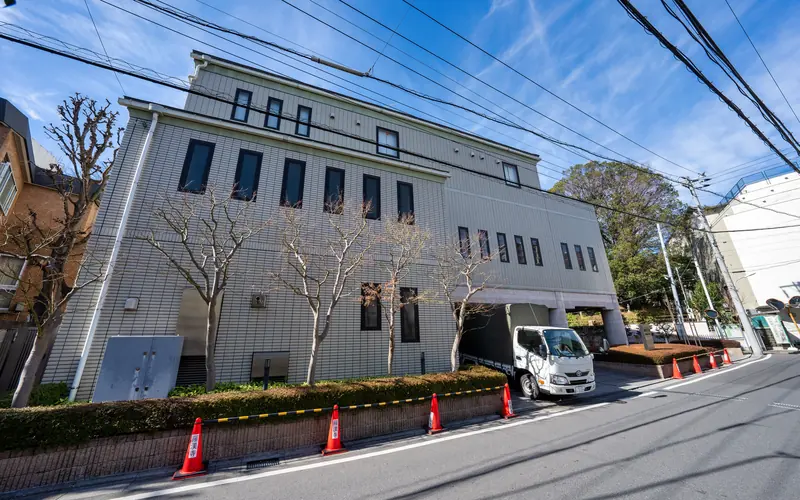 羅漢会館の建物の外観(側面)