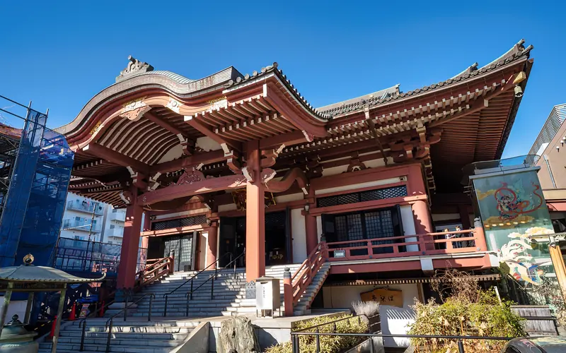 東光寺 東光殿の本堂(階段の近くから)
