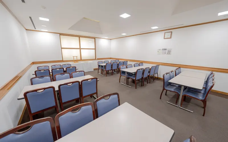 堀ノ内斎場の会食室（入口側から）