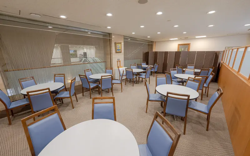 町屋斎場の会食室（奥の席）