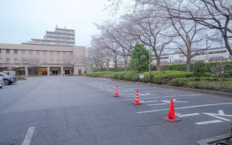 町屋斎場の駐車場