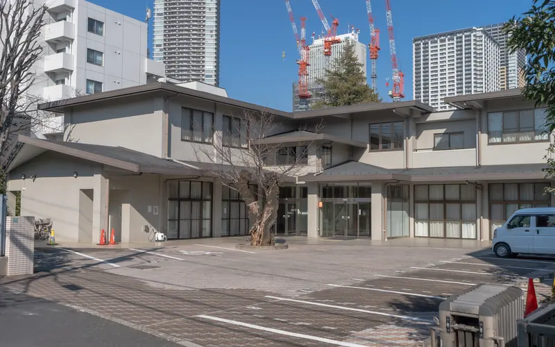 南池袋斎場の建物の外観(駐車場側)