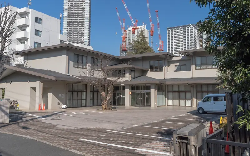 南池袋斎場の建物の外観(入口付近)