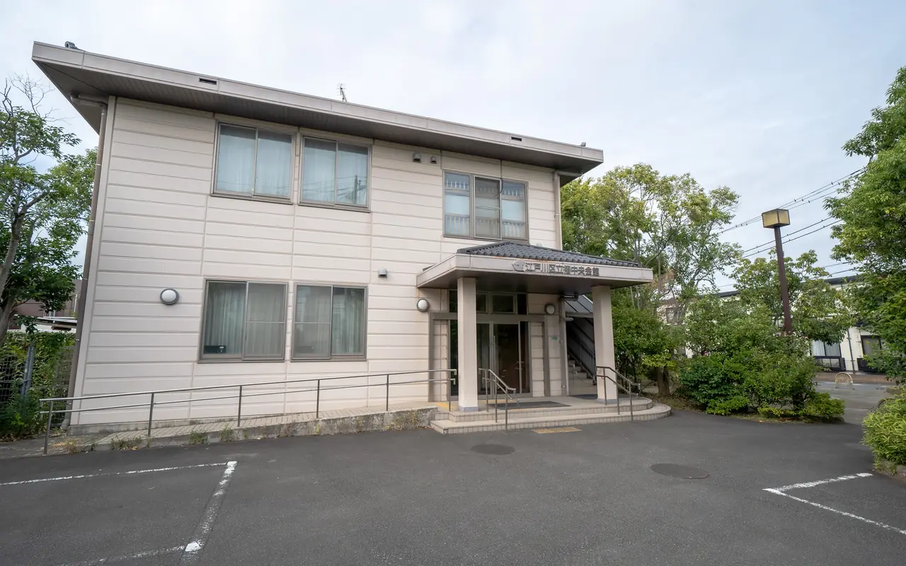椿中央会館の建物の外観(正面近く)