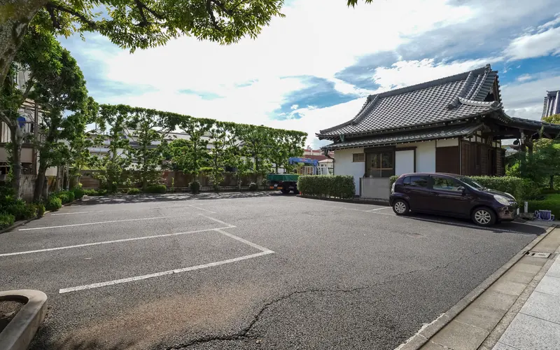 上妙寺慈恩堂の駐車場