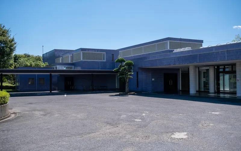 浦和斎場の建物の外観(玄関前・別角度)
