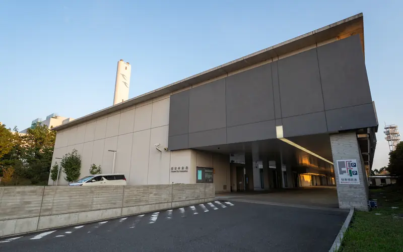 浦安市斎場の建物の外観(斜め)